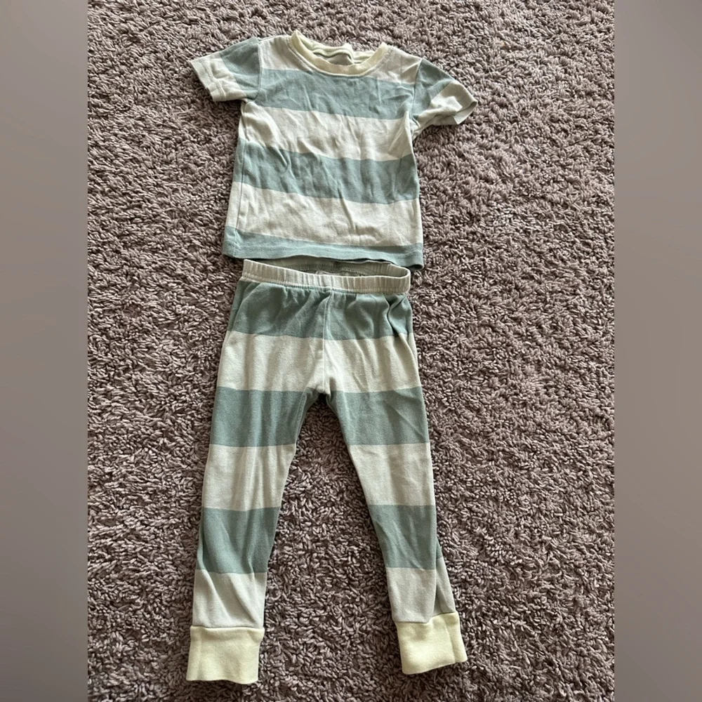 Preloved Carter's Sage and Cream Striped Pajama Set